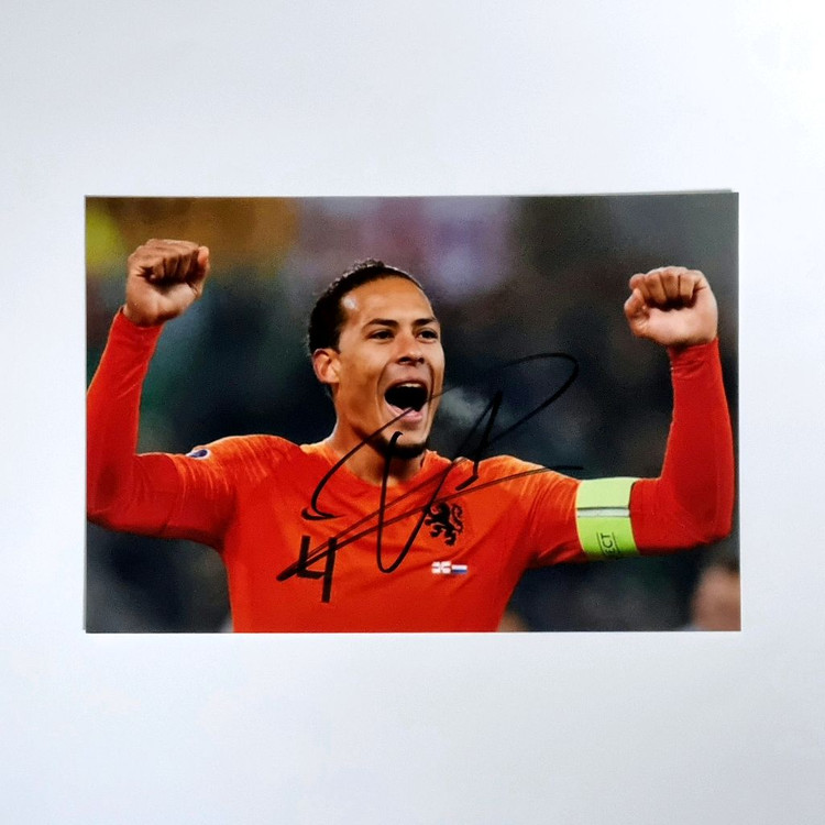 바비 찰튼, 베켄바워, 지단, 셰브첸코, 벤제마, 반 다이크 싸인--5