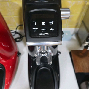 콤팍 F10 커피 그라인더 블랙