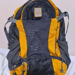 라푸마 등산 배낭 옐로우/블랙 색상입니다