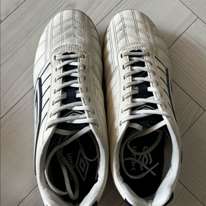 엄브로 풋살화230/축구풋살화