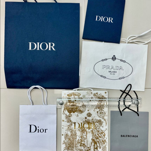 명품 쇼핑백 , 디올 프라다 루이비통 까르띠에 샤넬 티파니 에르메스 보테가베네타 로렉스 펜디 발리 발렌시아가 이미지