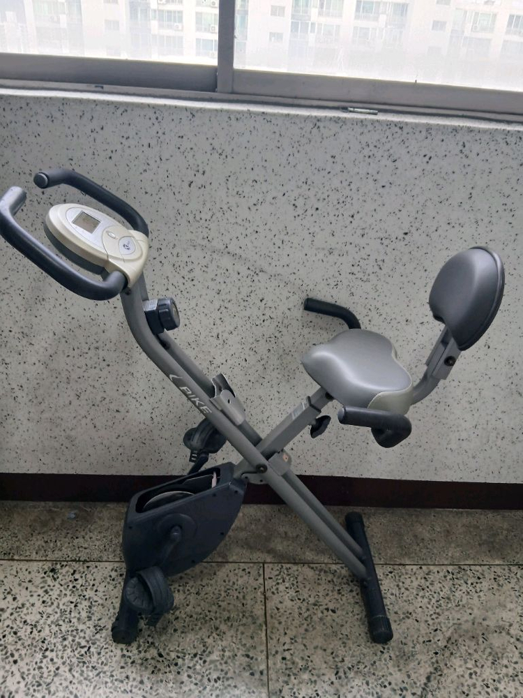 접이식 실내자전거 이미지