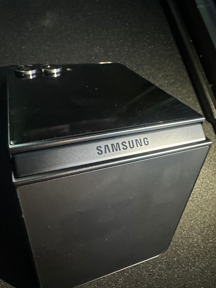 갤럭시Z플립7 256GB 블랙색상--1