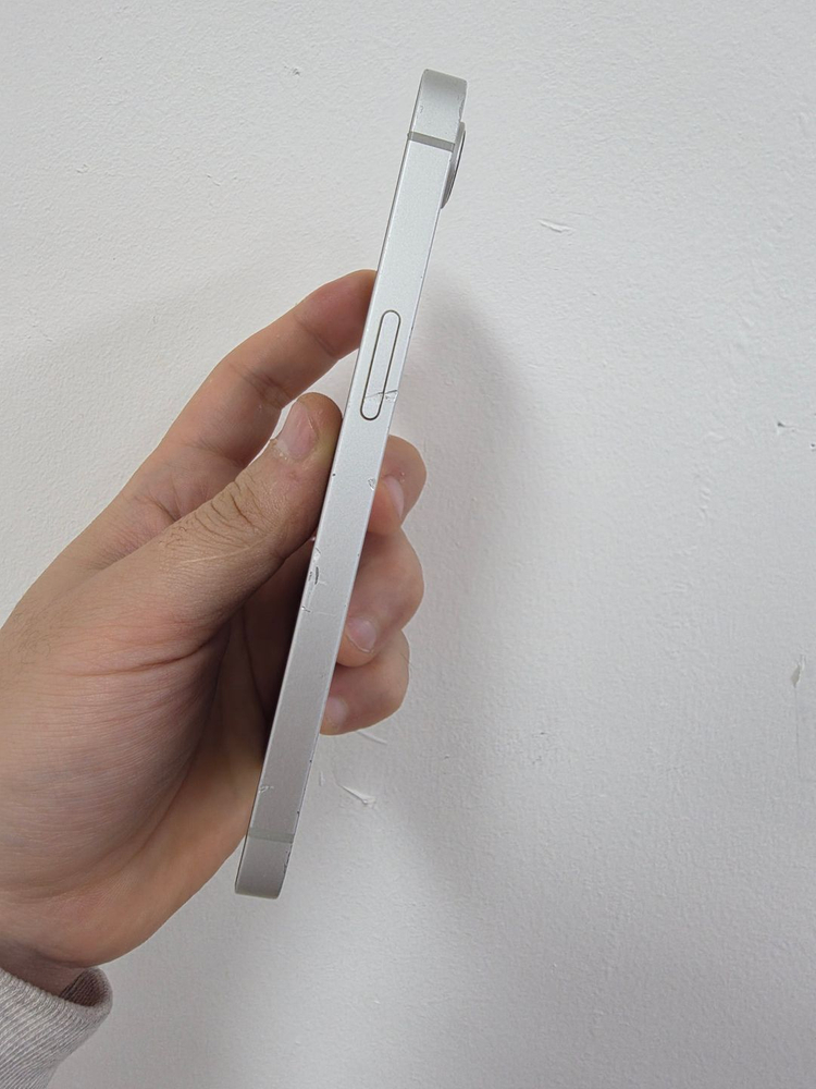 아이폰16e 256GB 팝니다!중고폰업무폰저가폰세컨폰공기계게임폰효도폰게임폰알뜰폰) 이미지