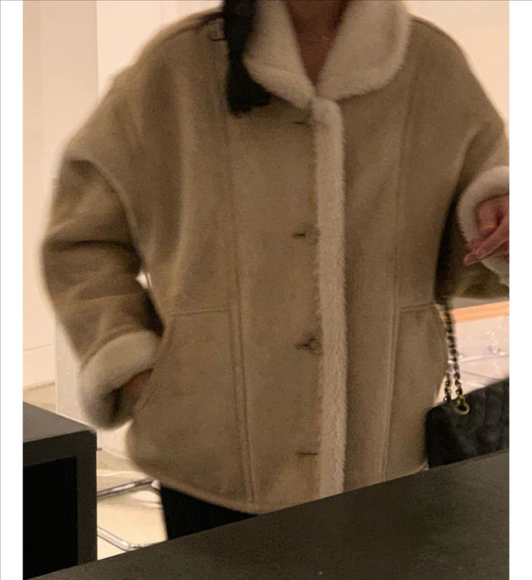 베르가못 무스탕 베이지 이미지