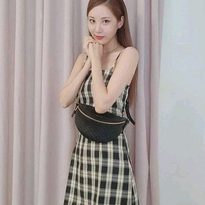 발렌시아가 벨벳 수비니어 벨트백 블랙