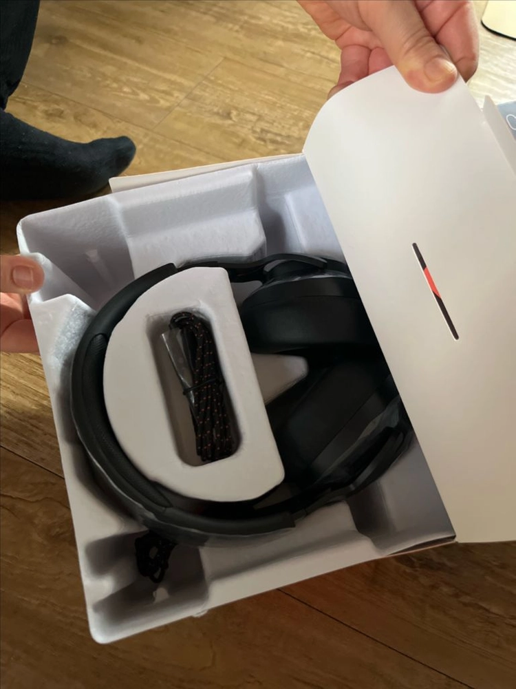 JBL Quantum 300 게이밍 헤드셋 이미지