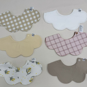 코니 턱받이 이미지