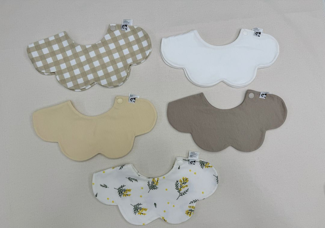 코니 턱받이 이미지