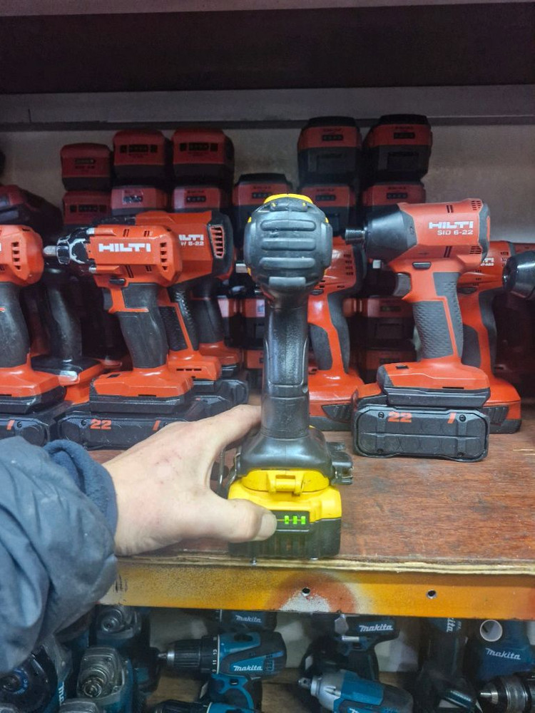 디월트충전함마드릴DCD785 디월트함마드릴 디월트충전드릴 이미지