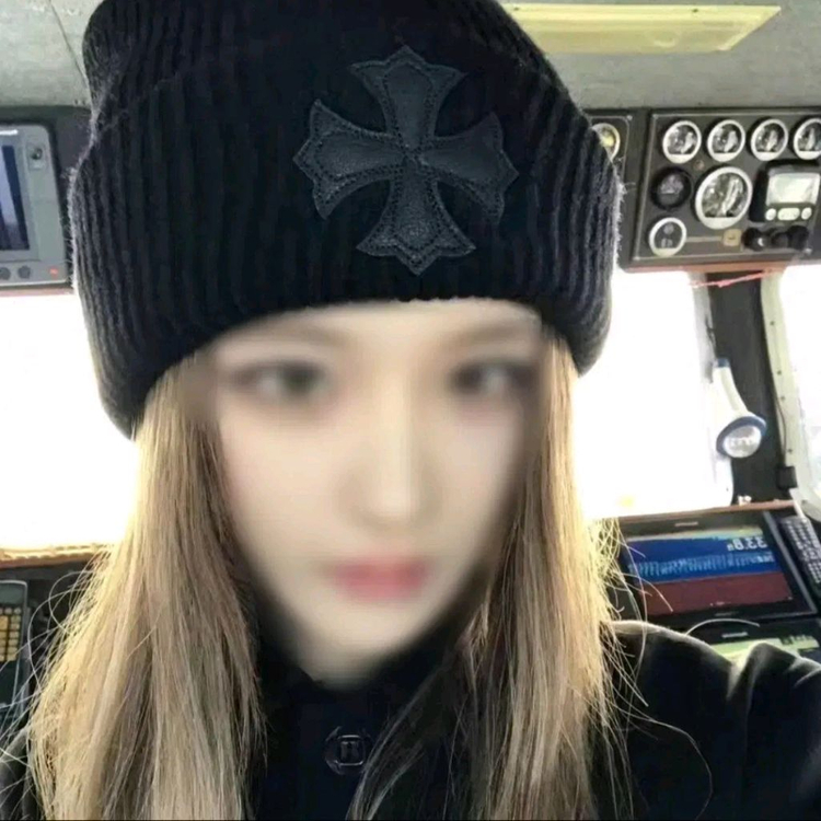 캐쥬얼 힙합 스타일 크롬 십자가 패치 니트 비니 남여공용 < 블랙 >--1