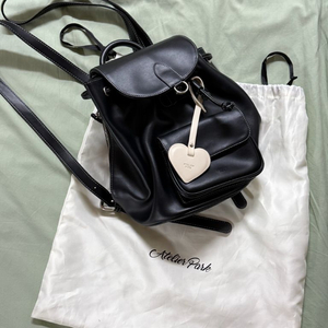 아뜰리에파크 블랙 백팩+하트 키링