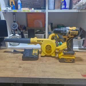 HPT 충전함마드릴 송풍기 배터리 충전기 전부 디월트하고 맞음 이미지