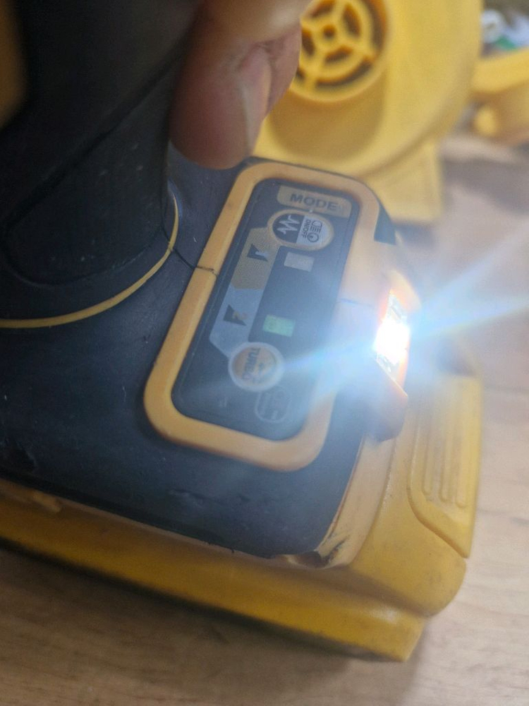 HPT 충전함마드릴 송풍기 배터리 충전기 전부 디월트하고 맞음 이미지