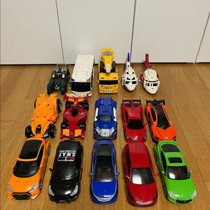 카봇 원터치 카봇 및 스카이, 본, 에에스, 호크등 다수 카봇 일괄 판매합니다.