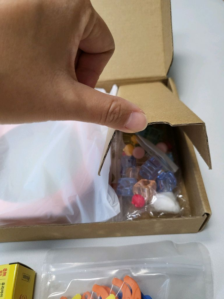 [새제품] 어린이 유치 보관함 & 치약, 치실 세트--3