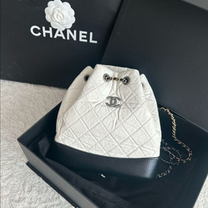 샤넬 가브리엘 백팩 스몰 화이트