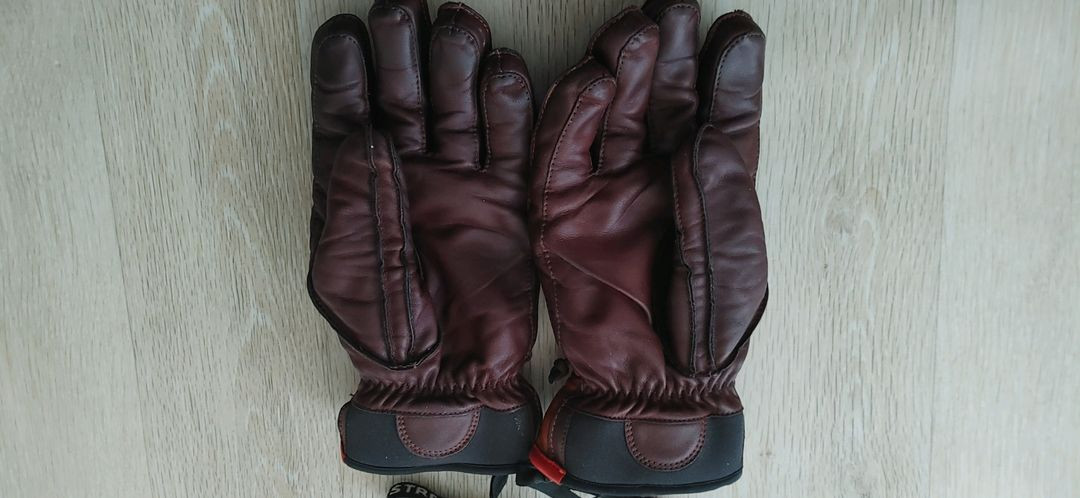 헤스트라 와카야마 9사이즈 장갑 팝니다--3