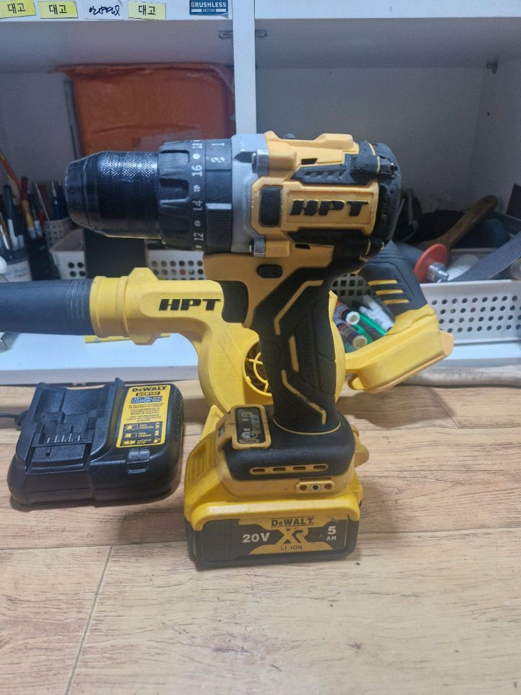 HPT 충전함마드릴 송풍기 배터리 충전기 전부 디월트하고 맞음 이미지