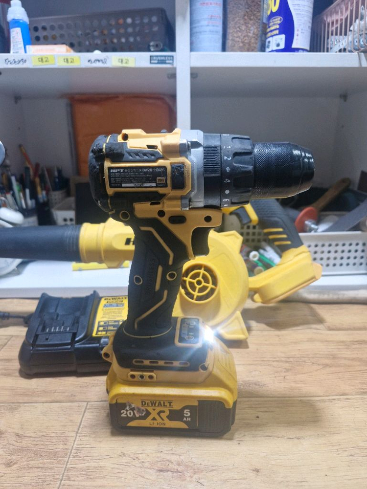 HPT 충전함마드릴 송풍기 배터리 충전기 전부 디월트하고 맞음 이미지