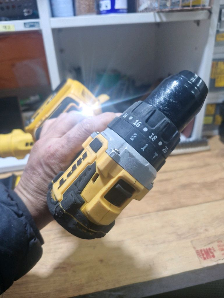 HPT 충전함마드릴 송풍기 배터리 충전기 전부 디월트하고 맞음 이미지