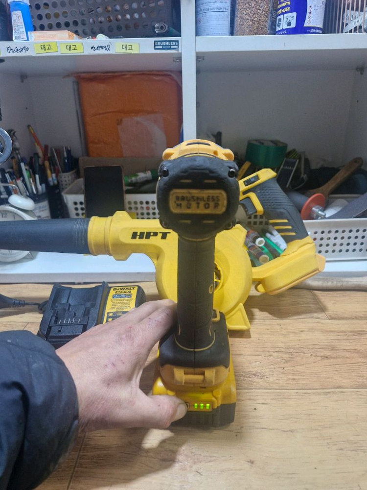 HPT 충전함마드릴 송풍기 배터리 충전기 전부 디월트하고 맞음 이미지