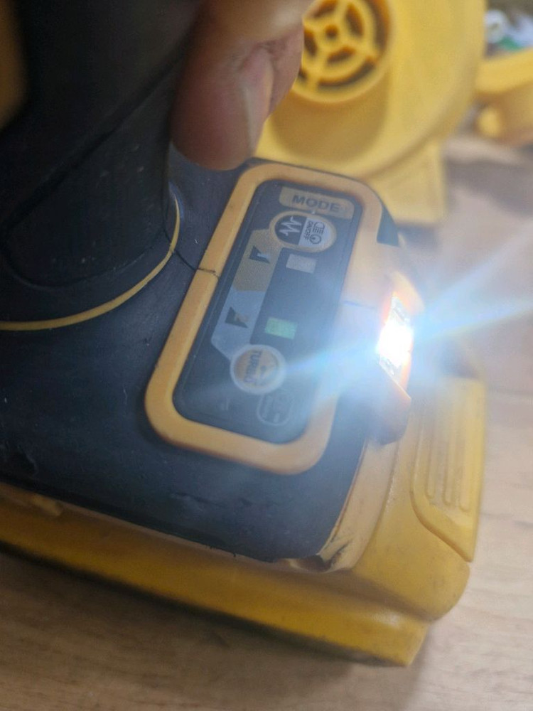 HPT 충전함마드릴 송풍기 배터리 충전기 전부 디월트하고 맞음 이미지