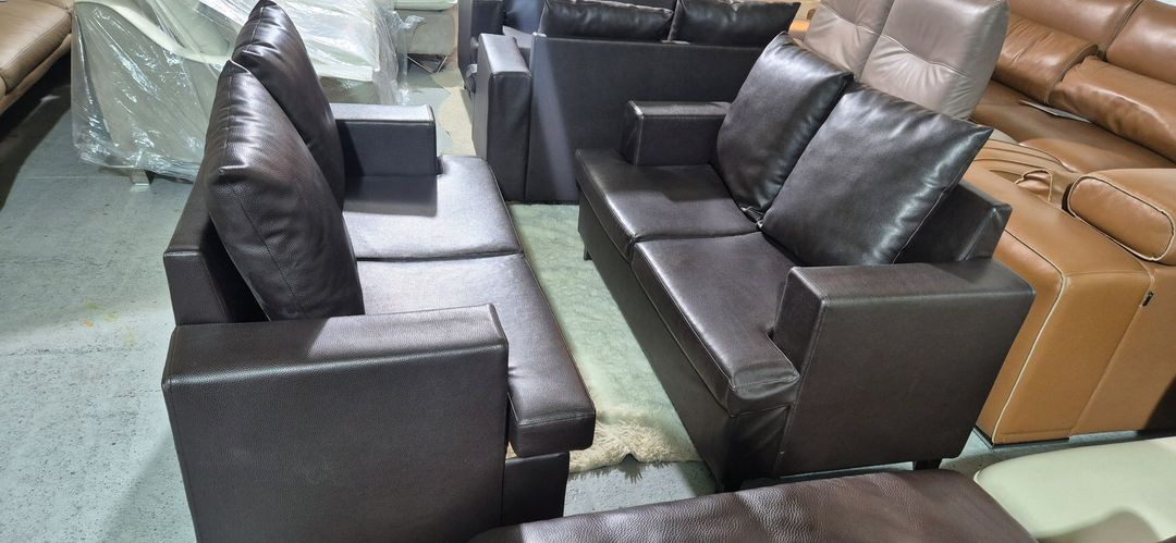 최고급 레자 가죽 2인 소파(총8개)개당 15만원--1