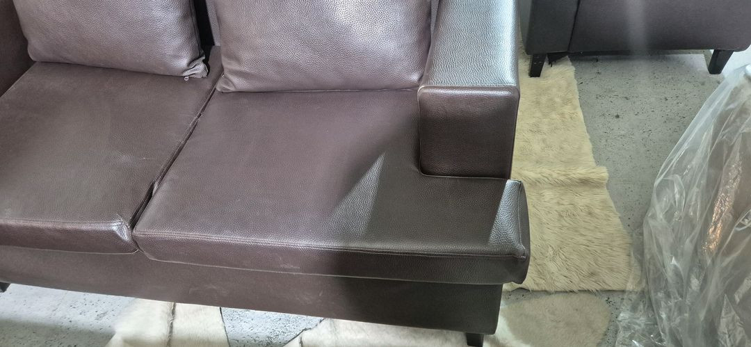최고급 레자 가죽 2인 소파(총8개)개당 15만원--6