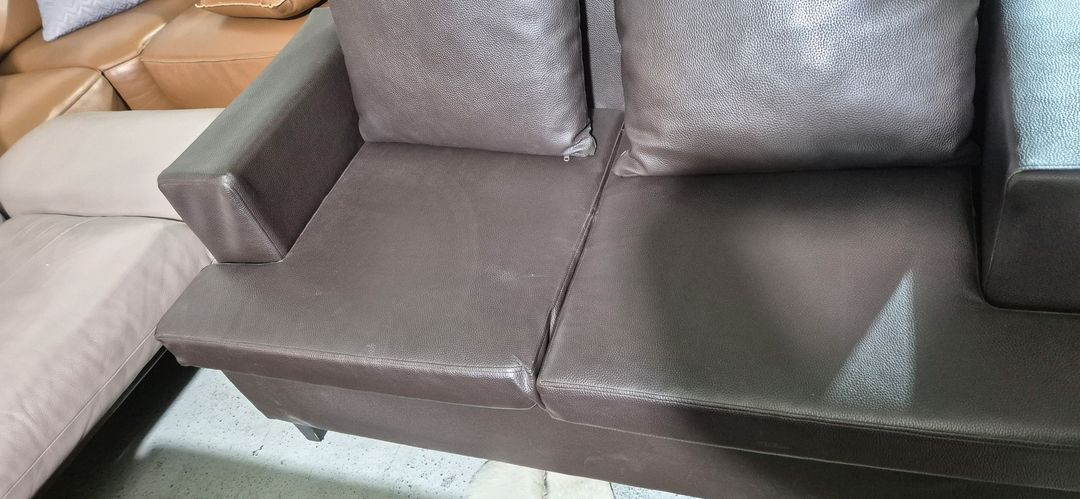 최고급 레자 가죽 2인 소파(총8개)개당 15만원--8