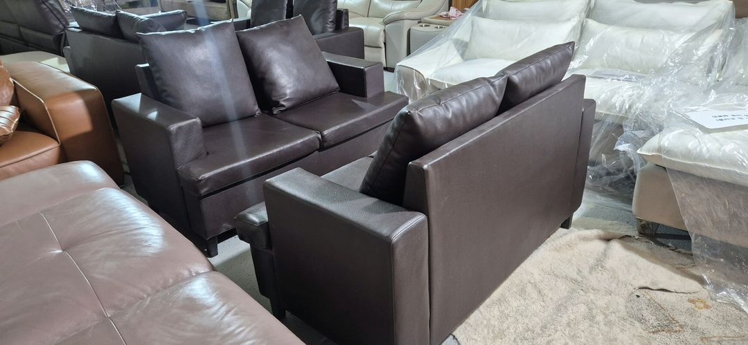 최고급 레자 가죽 2인 소파(총8개)개당 15만원--9