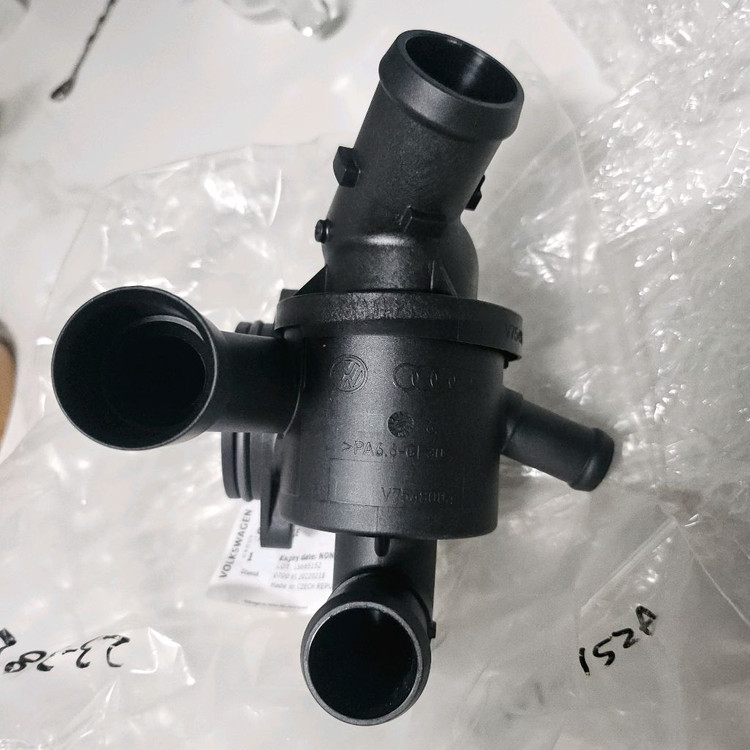 폭스바겐 제타 Mk6 2.0 tdi 써모스탯 서모스탯 이미지