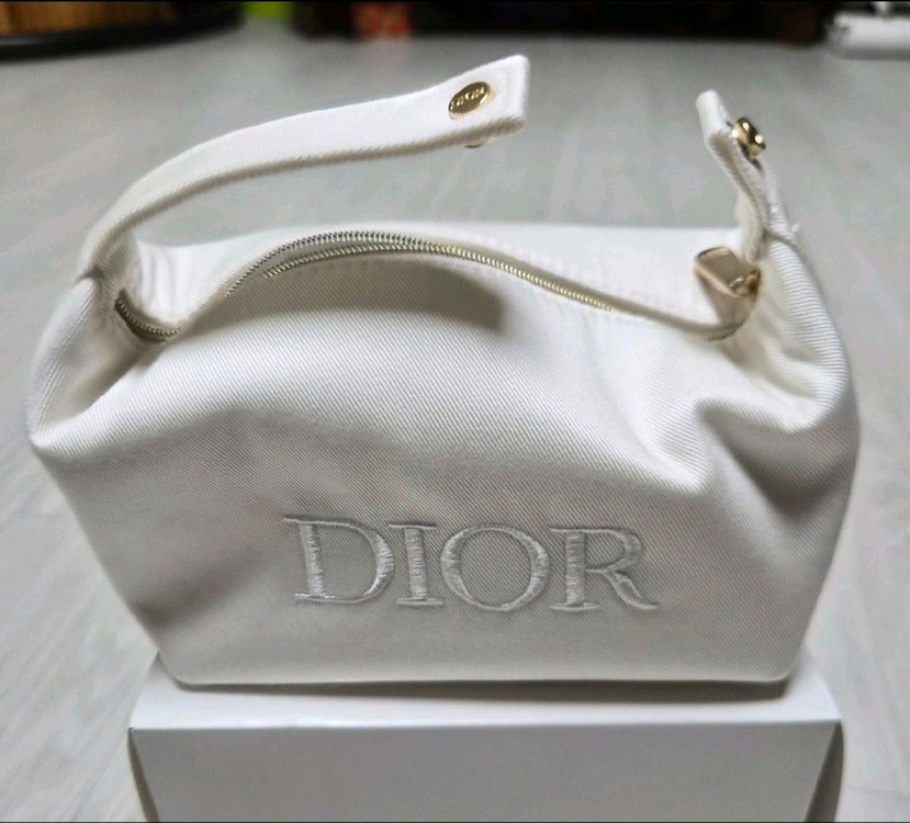 디올 화이트파우치(새상품)ㅡ17--5