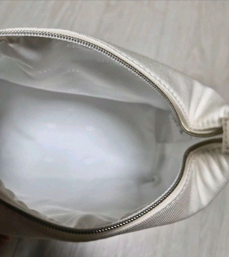 디올 화이트파우치(새상품)ㅡ17--6