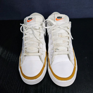 나이키 코트 레거시 넥스트 네이처 화이트 남성 275 스니커즈 이미지