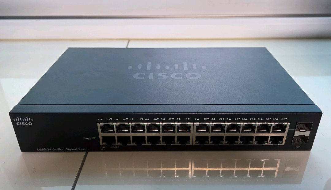 시스코 SG95-24 기가비트 스위치허브--1