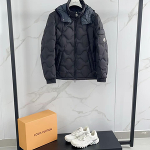 [몽클;레어] 새상품 / 경량 패딩 / 4 (약 105 사이즈)