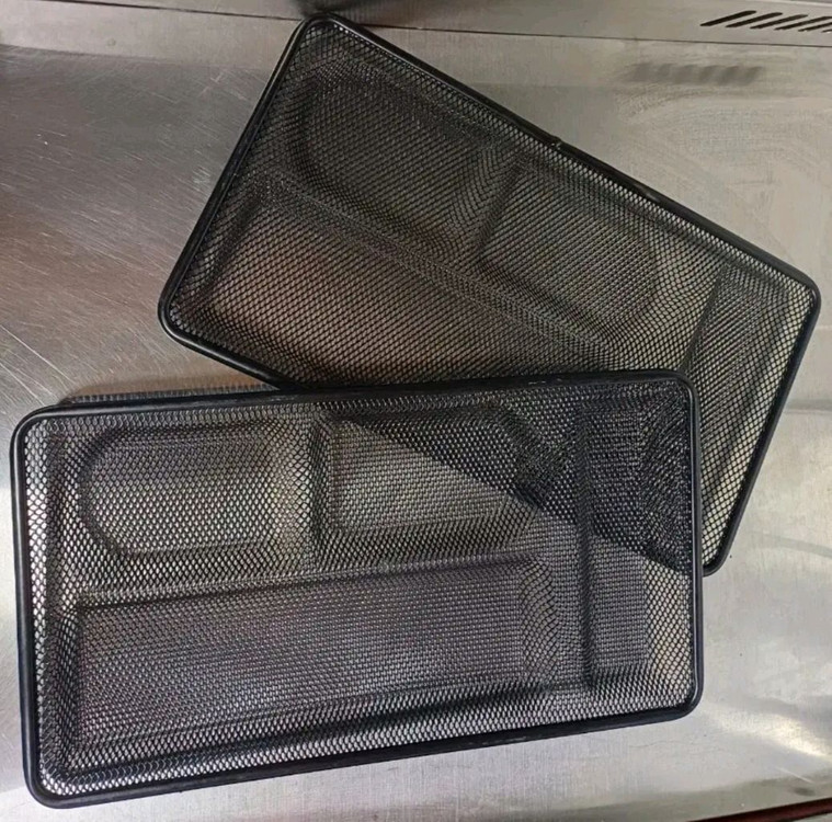 철제 메쉬 수납 트레이 혹은 철제 캠핑용 트레이 2개일괄--1