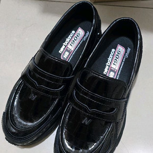 뉴발란스 1906L 로퍼 운동화 240 이미지