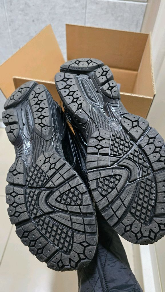 뉴발란스 1906L 로퍼 운동화 240 이미지