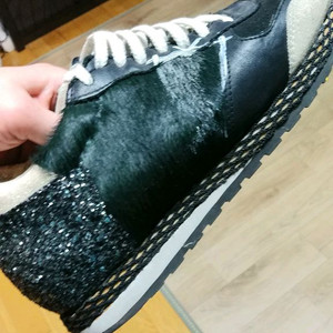 필립모델 송치스니커즈 40사이즈팝니다 이미지