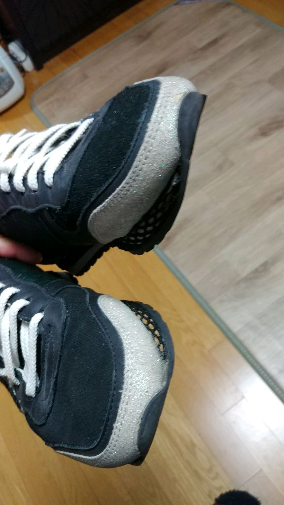 필립모델 송치스니커즈 40사이즈팝니다 이미지