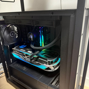 7800X3D / RTX 4080 / 튜닝램 G.SKILL DDR5-6000 64G / 파워 FSP 1000W 판매