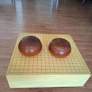 원목 바둑판 및 바둑알세트 이미지