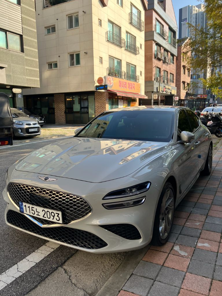 2024 G70 2.5T 2WD 바트나 그레이 / 베이지 천연가죽 이미지