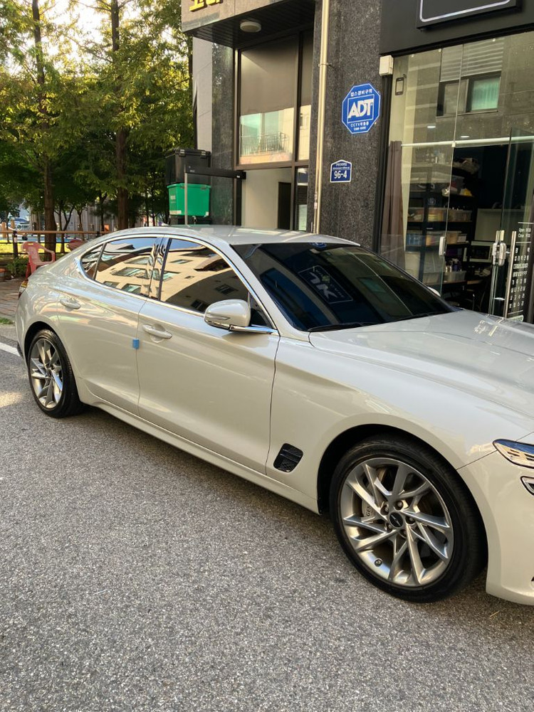 2024 G70 2.5T 2WD 바트나 그레이 / 베이지 천연가죽 이미지