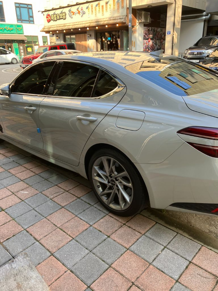 2024 G70 2.5T 2WD 바트나 그레이 / 베이지 천연가죽 이미지