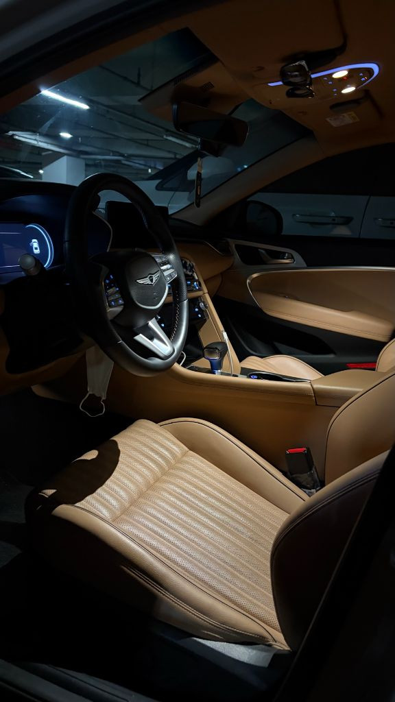 2024 G70 2.5T 2WD 바트나 그레이 / 베이지 천연가죽 이미지