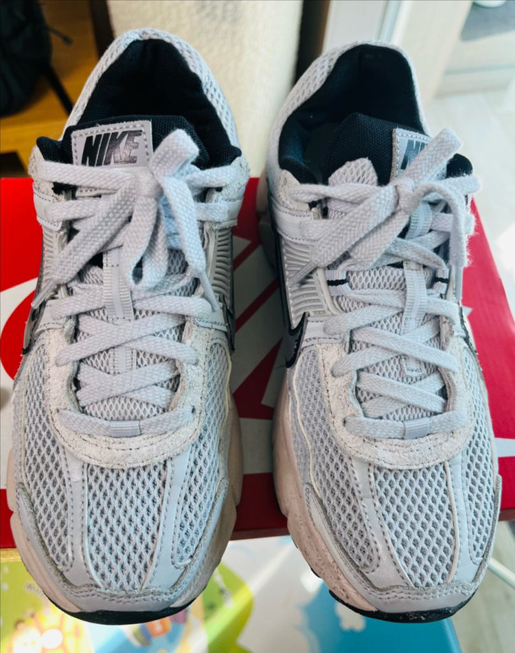 우먼 나이키 줌 보메로5 240 이미지