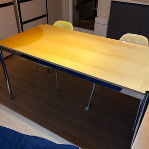 USM haller 우드 테이블 판매합니다